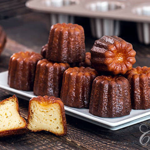 Caterer- Snacking on your booth Canelés platter (10 units)