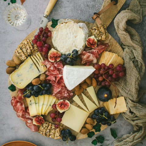 Caterer- Snacking on your booth Sheep's cheese board (10 persons)