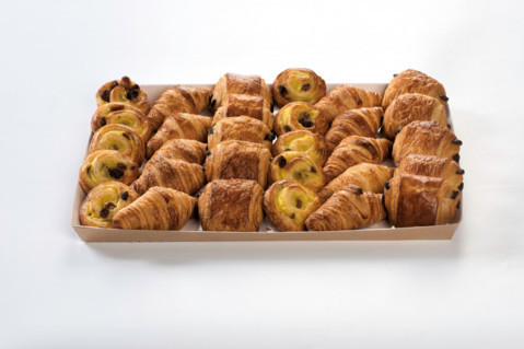 Caterer- Snacking on your booth Tray of mini pastries 25 pieces