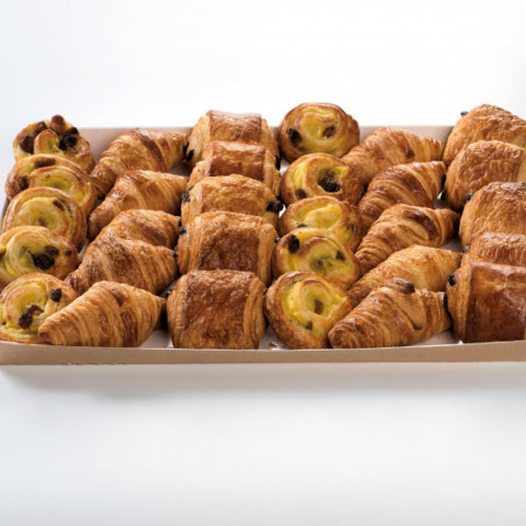 Caterer- Snacking on your booth Tray of mini pastries 25 pieces